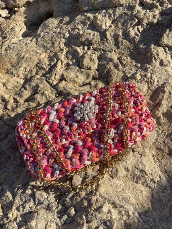 Sac à main en crochet rose