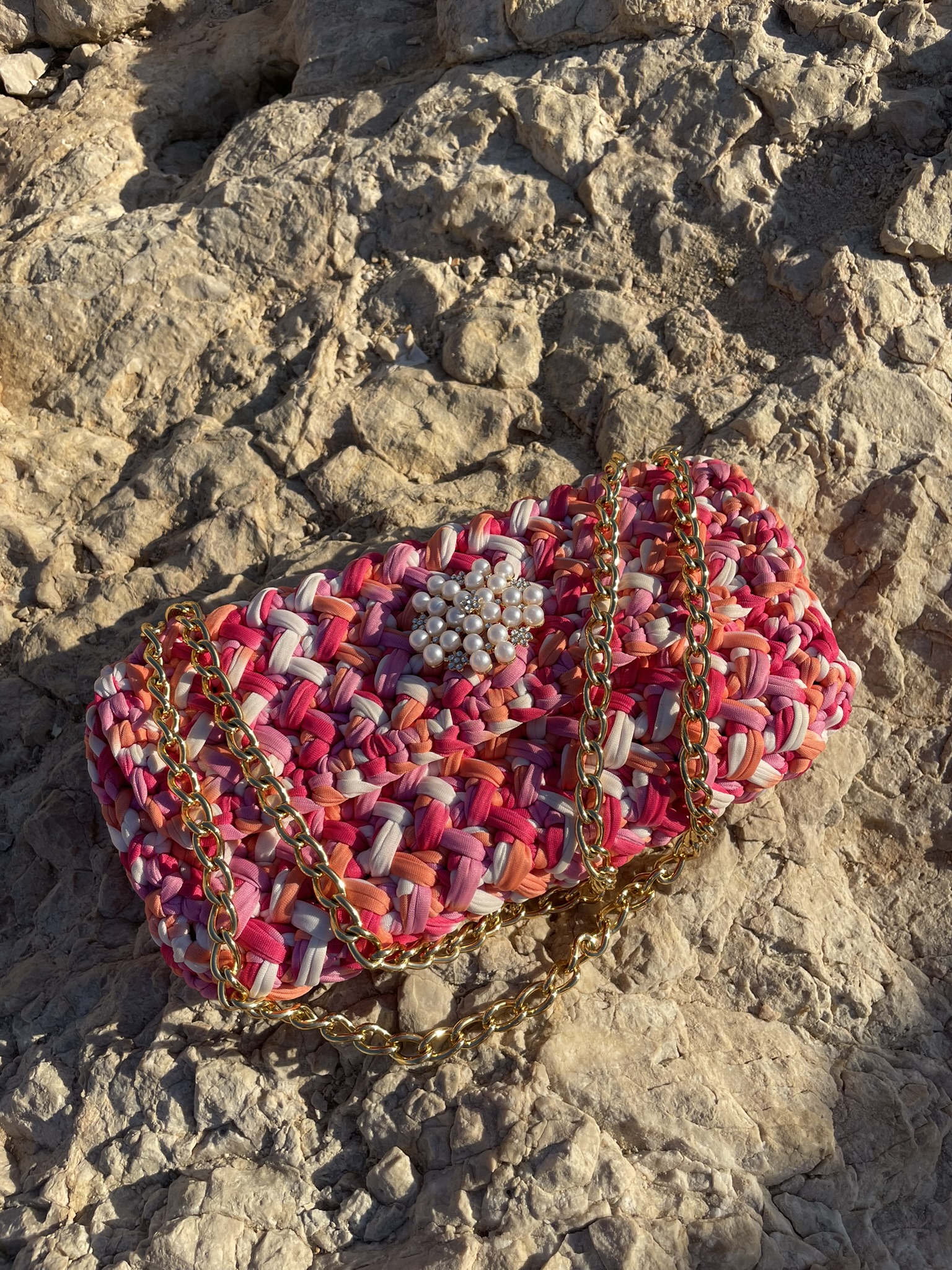 Sac à main en crochet rose