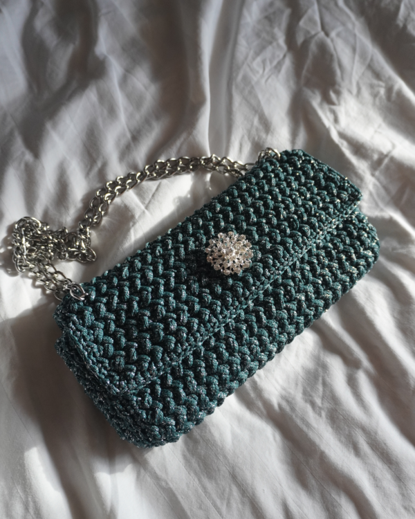 Sac en crochet fait main modèle Baby Angèle bleu pétrole argenté