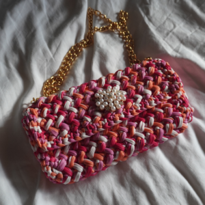 Sac en crochet fait main modèle Baby Angèle Rosé