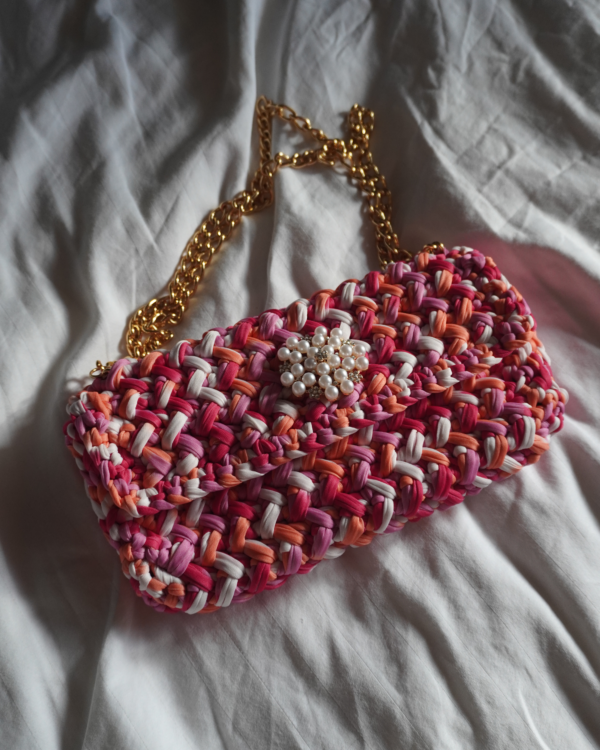 Sac en crochet fait main modèle Baby Angèle Rosé