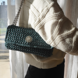Sac en crochet fait main modèle Baby Angèle bleu pétrole argenté