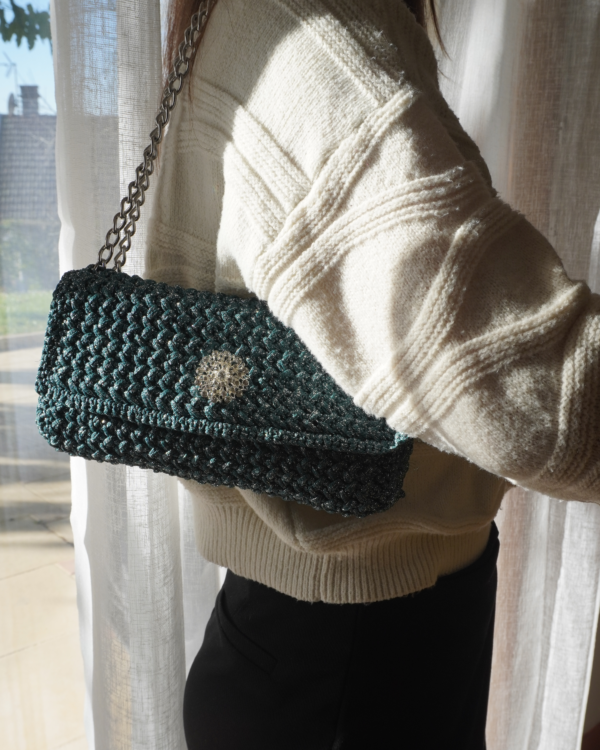 Sac en crochet fait main modèle Baby Angèle bleu pétrole argenté